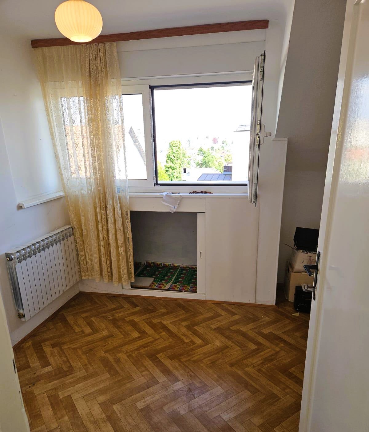 Prodaja stana na Laščini dnevna soba